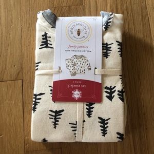 NWT Burt’s Bees pajama set